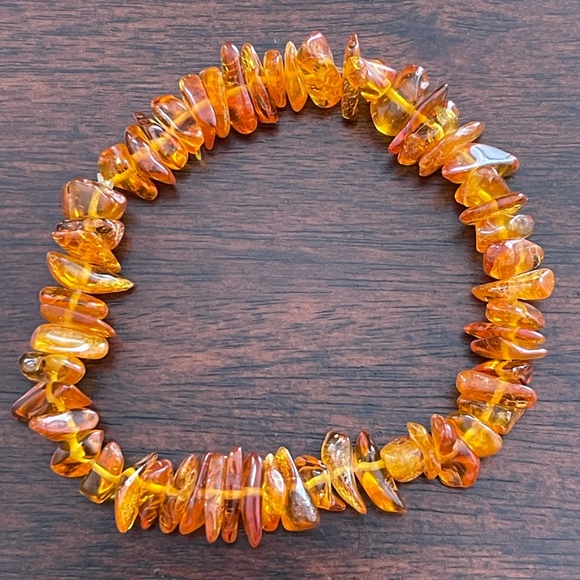 Natural Baltic honey large bead stretchy bracelet - Picture 3 of 4